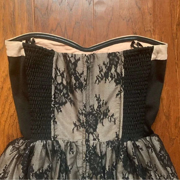 Wyton elegant Strapless Lace Dress - Black and Cream nwot - Picture 7 of 9
